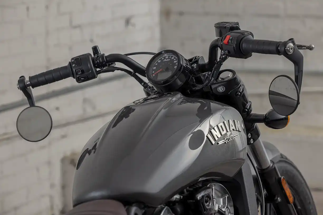 Whitestone Motorrad Solothurn Ikonisches Bobber-Styling Carousel