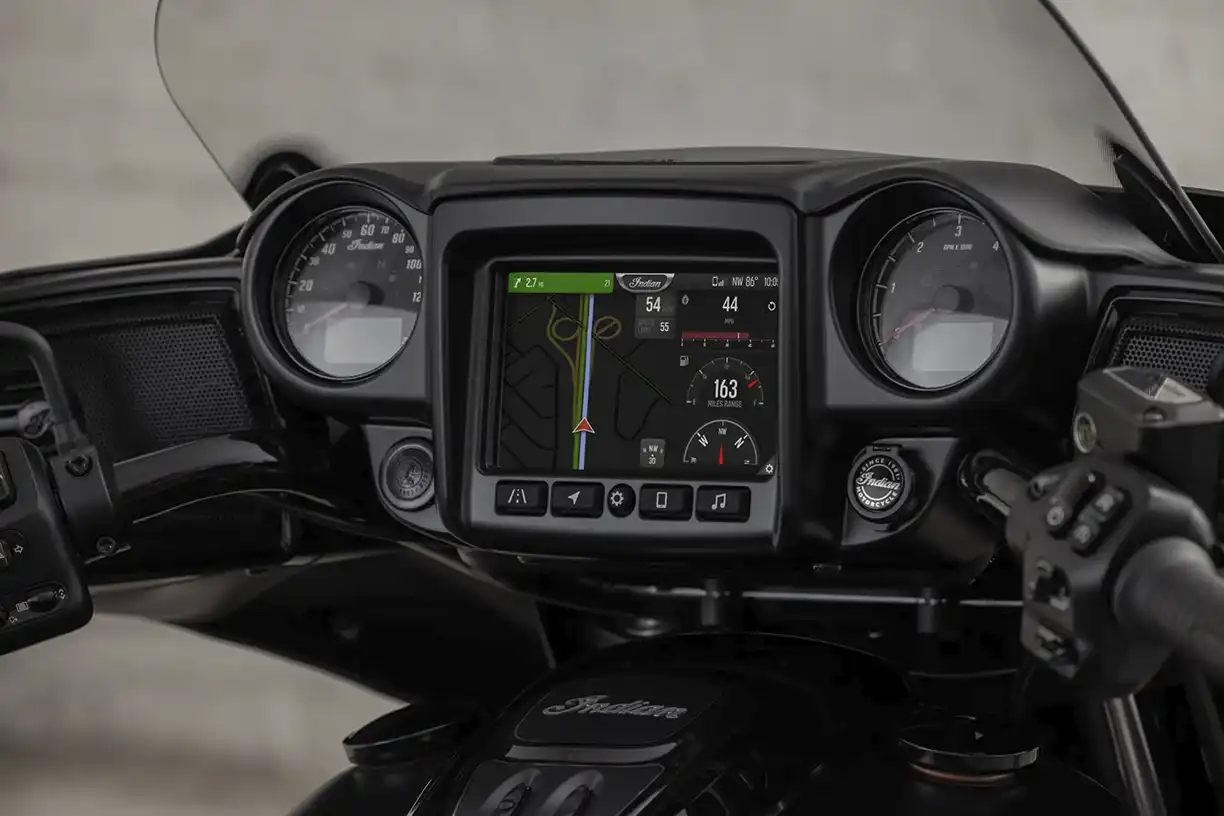 Whitestone Motorrad Solothurn Touchscreen mit Ride Command Carousel